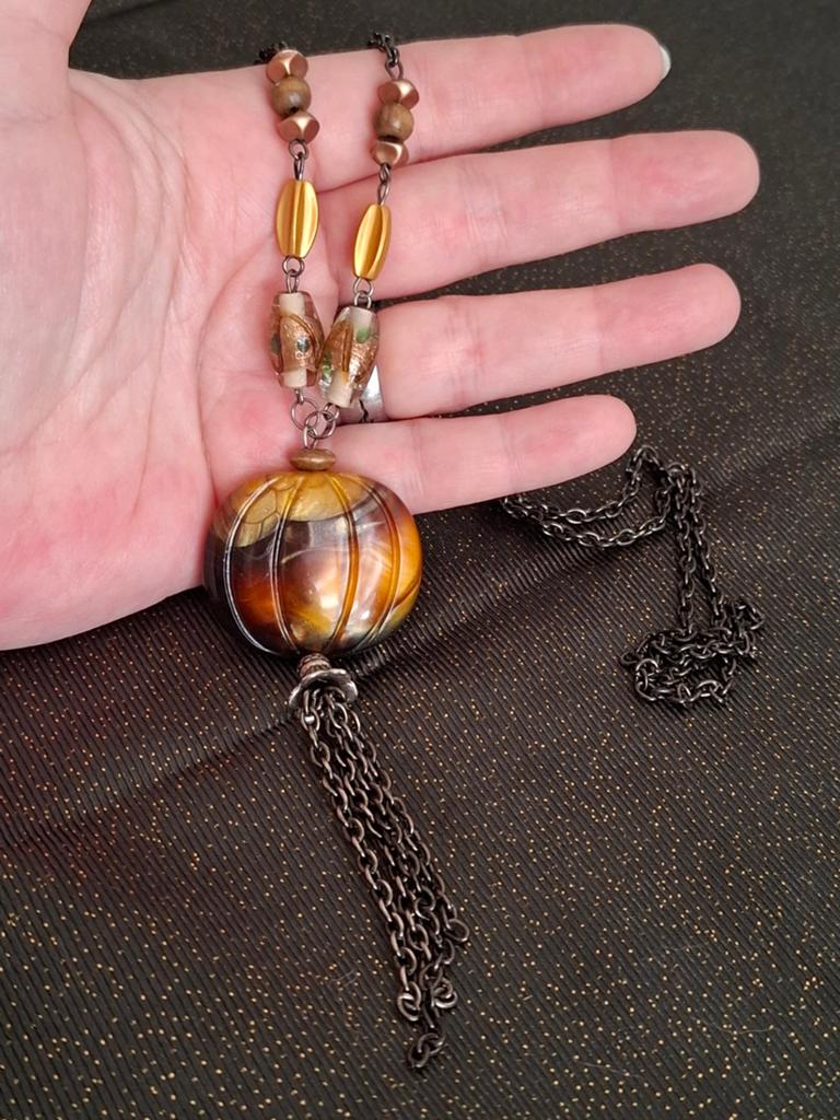 Vintage lucite / metaal / glas / kunststof ketting. 96 cm, Sieraden, Tassen en Uiterlijk, Ophalen of Verzenden, Gebruikt, Bruin
