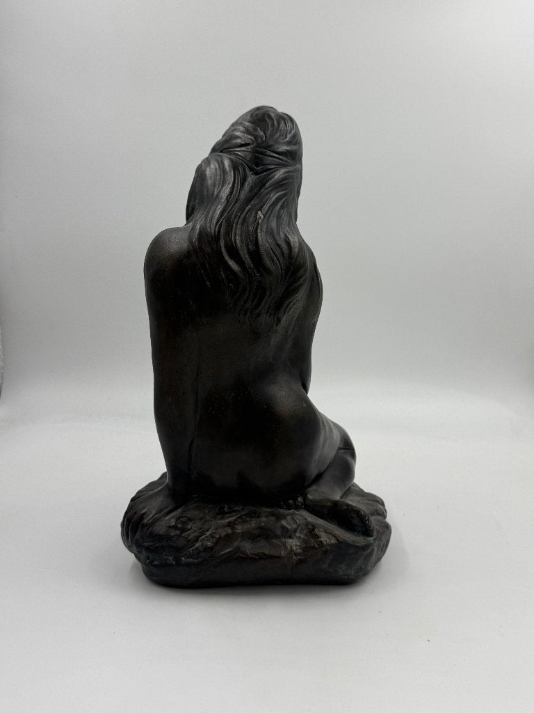 Beeld lezende naakte vrouw – vrouw met boek, Ophalen of Verzenden, Handgemaakt, 20 - 50 cm, Steen of Keramiek