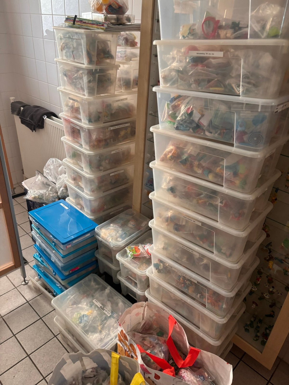 Kinder suprise verrassingseieren, Ophalen, Zo goed als nieuw, Hardplasticfiguren
