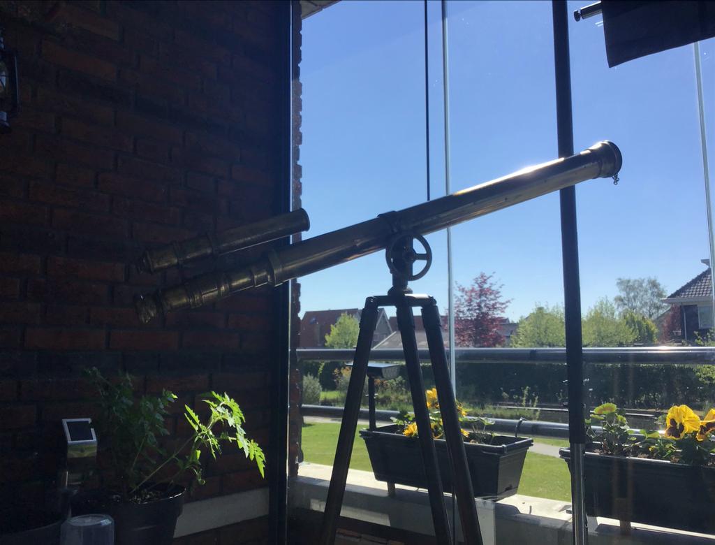 Antieke Verrekijker op Driepoot - Koper, Messing, Hout, Audio, Tv en Foto, Optische apparatuur | Telescopen, Gebruikt, Lenzentelescoop (refractor)