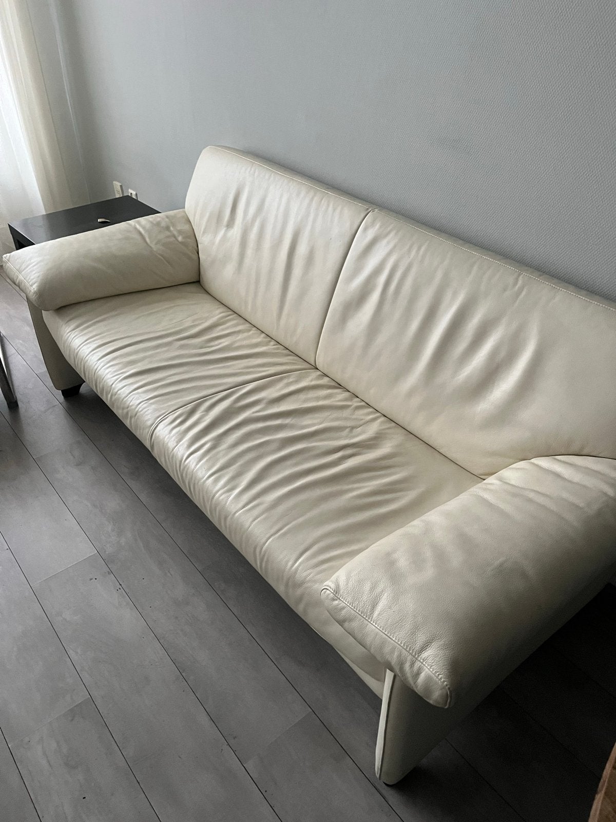 Comfortabele crèmekleurige leren bank, Huis en Inrichting, Gebruikt, Driepersoons, Ophalen of Verzenden, Rechte bank