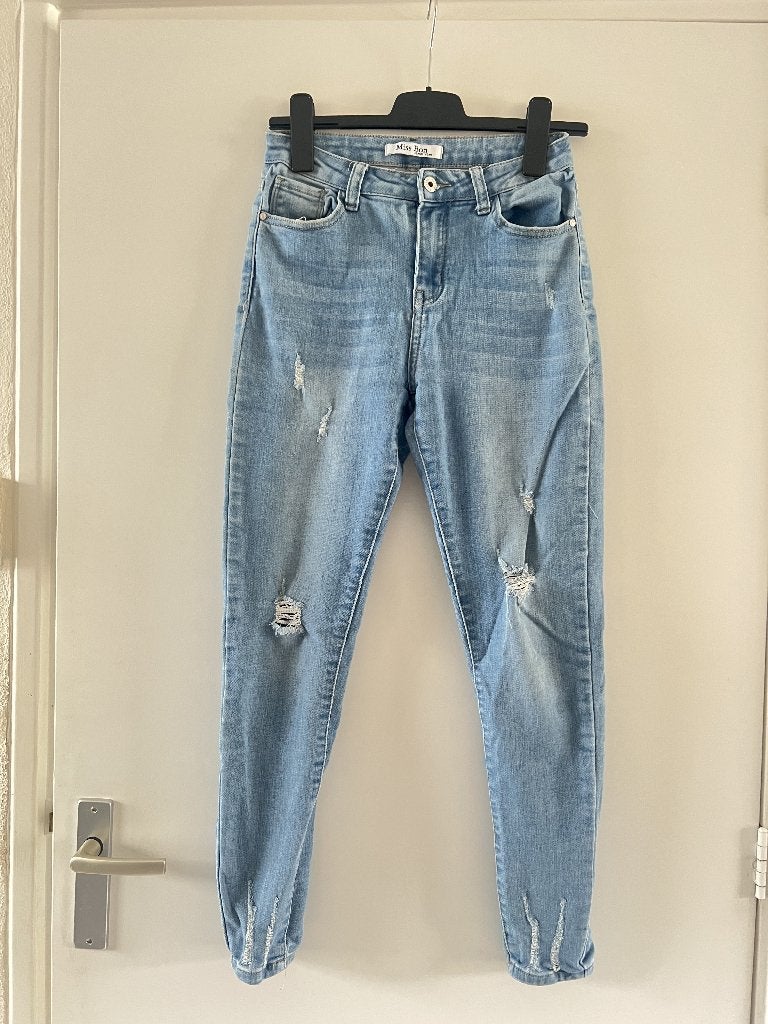 Lichtblauwe Miss Bon skinny jeans maat m, Blauw, Ophalen of Verzenden, Zo goed als nieuw, W30 - W32 (confectie 38/40)
