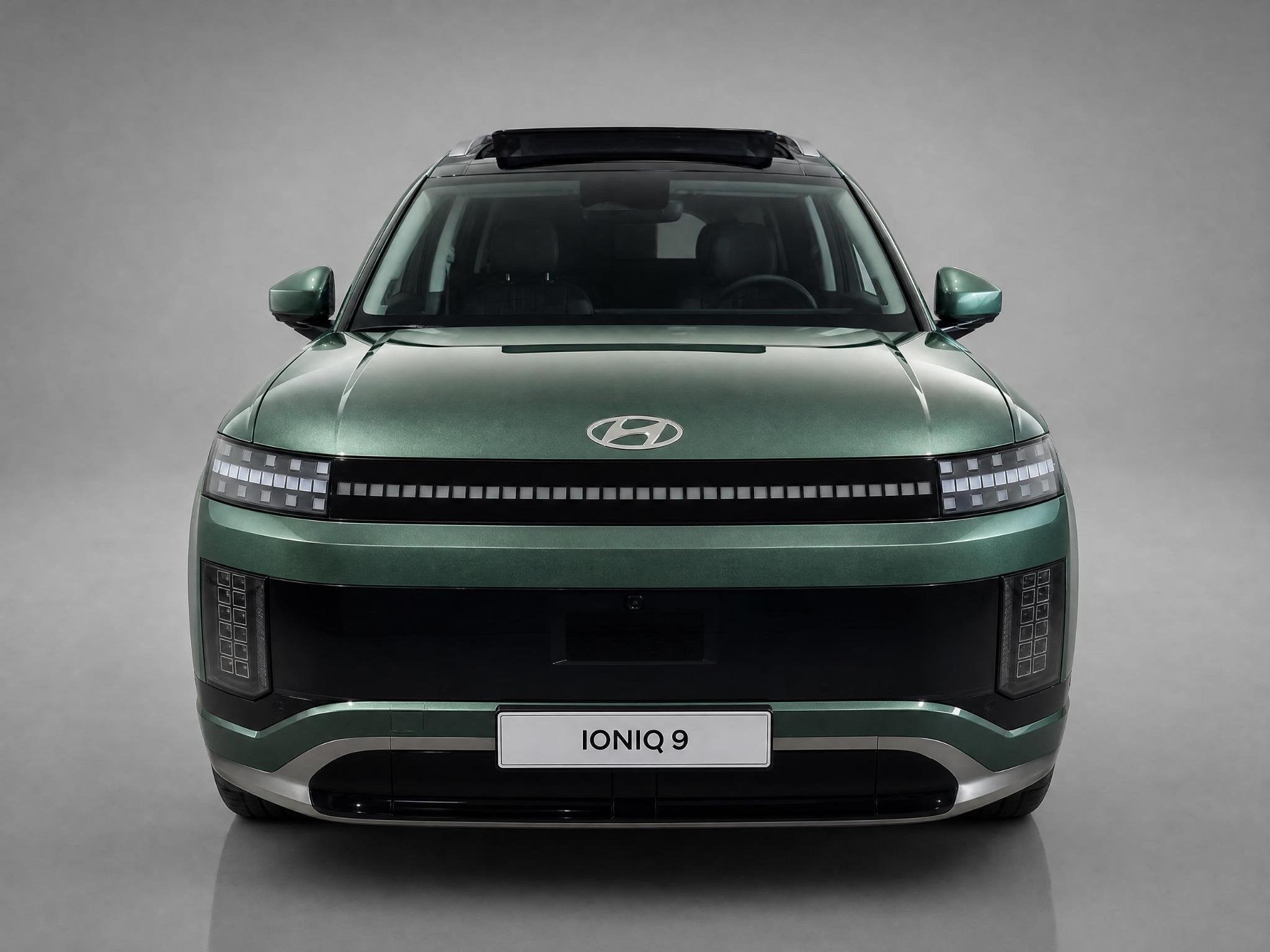 Hyundai IONIQ 9 Lounge AWD 7p. 110.3 kWh | Warmtepomp | Stoe, Auto's, Zwart, Met garantie (alle), 2628 kg, Leder