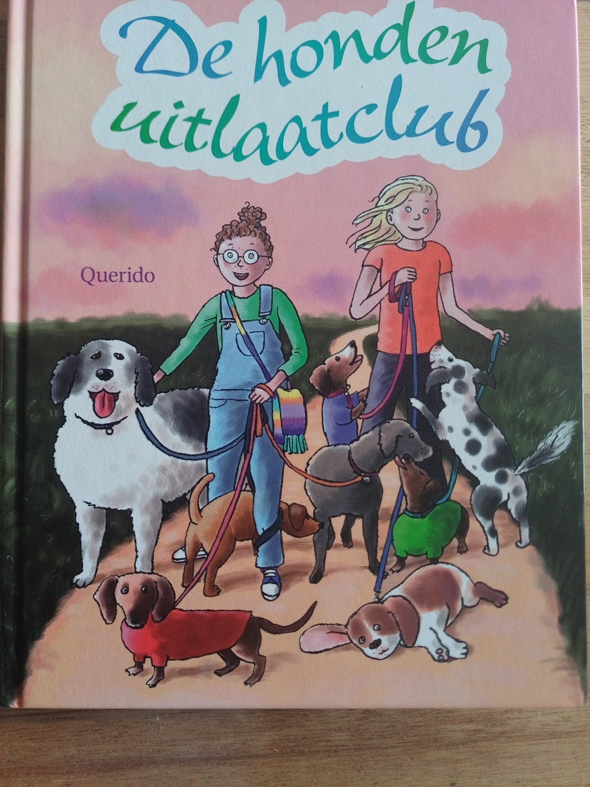 Cornelia Funke - De hondenuitlaatclub, Fictie algemeen, Cornelia Funke, Ophalen of Verzenden, Zo goed als nieuw