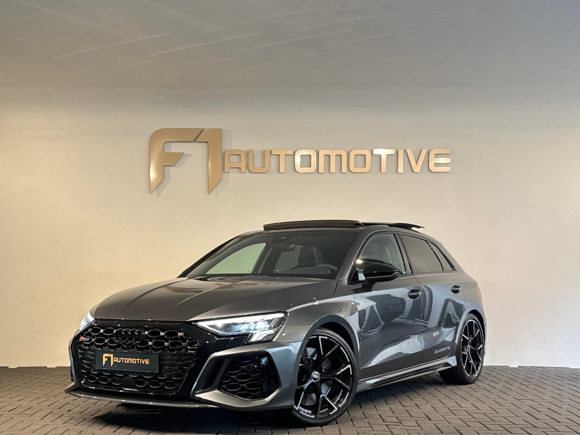 Audi RS3 Sportback 2.5 TFSI quattro Pano|RS Seats|Keyless, Automaat, Dealer onderhouden, Gebruikt, RS3