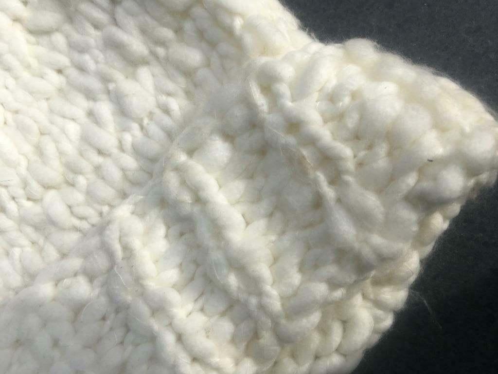 Mooie witte / crème kleurige winter muts. Nieuw!, Ophalen, Nieuw, Maat 46/48 (XL) of groter, Muts
