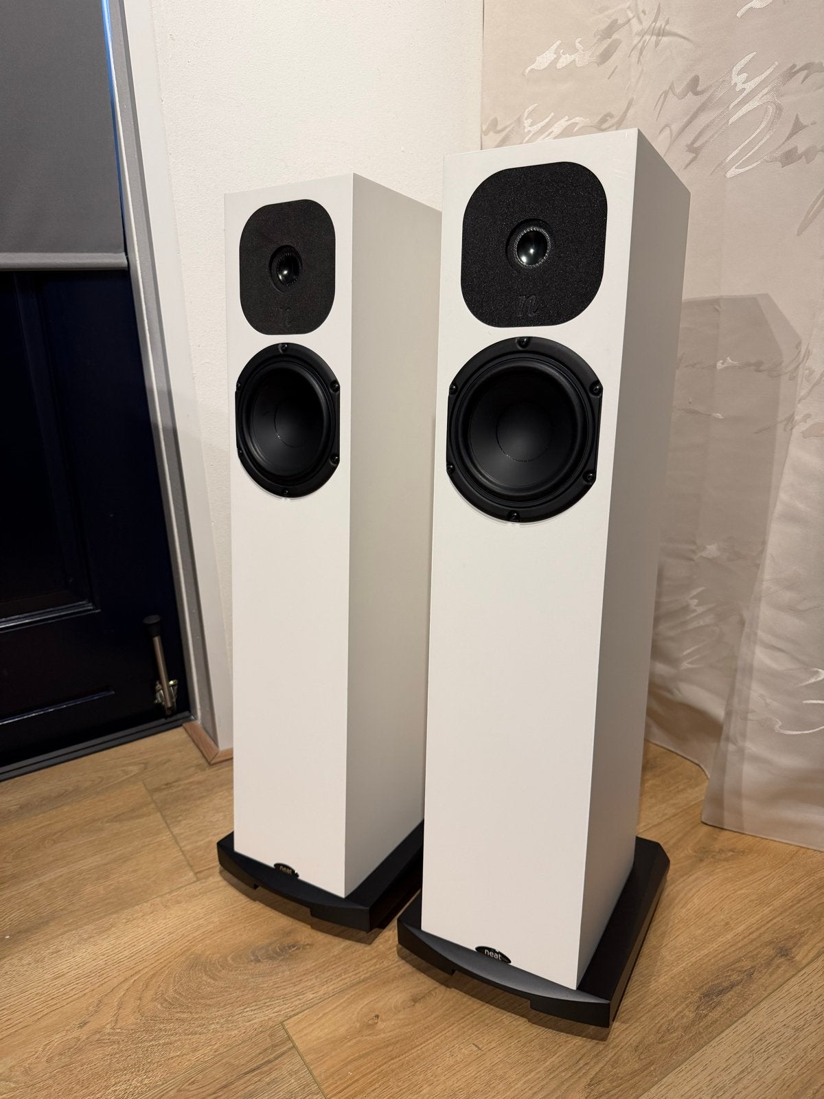 Neat Acoustic Motive SX2 Vloerstaande Luidsprekers Wit, Overige merken, Vloerstaande luidspreker, Ophalen of Verzenden, Zo goed als nieuw