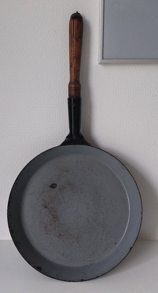 Vintage geëmailleerde koekenpan met houten handvat, Ophalen, Koekenpan, Gebruikt, Met handvatten