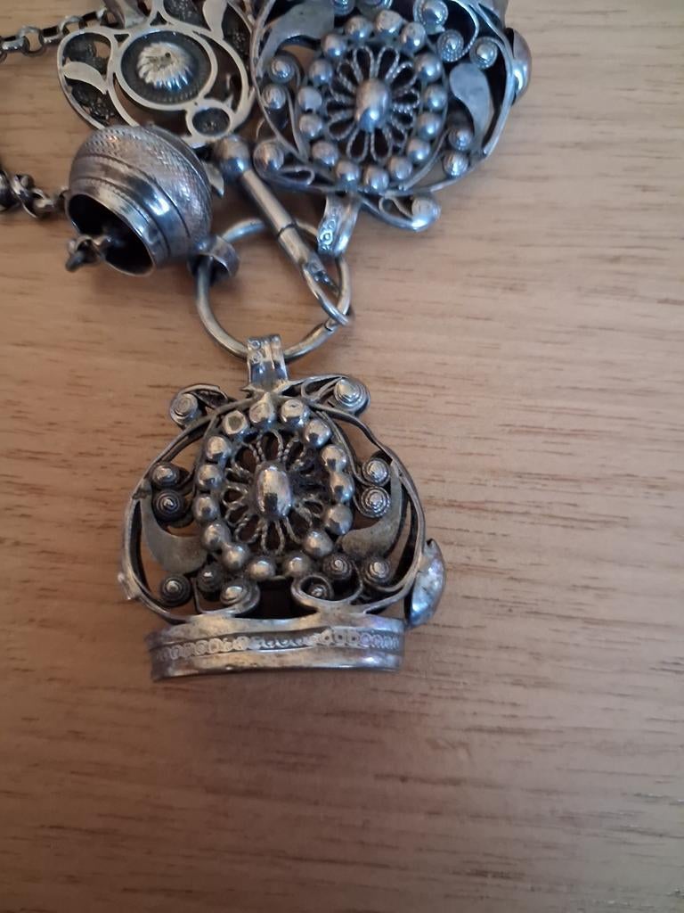Antieke Zilveren Chatelaine met Decoratieve Hangers, Ophalen of Verzenden