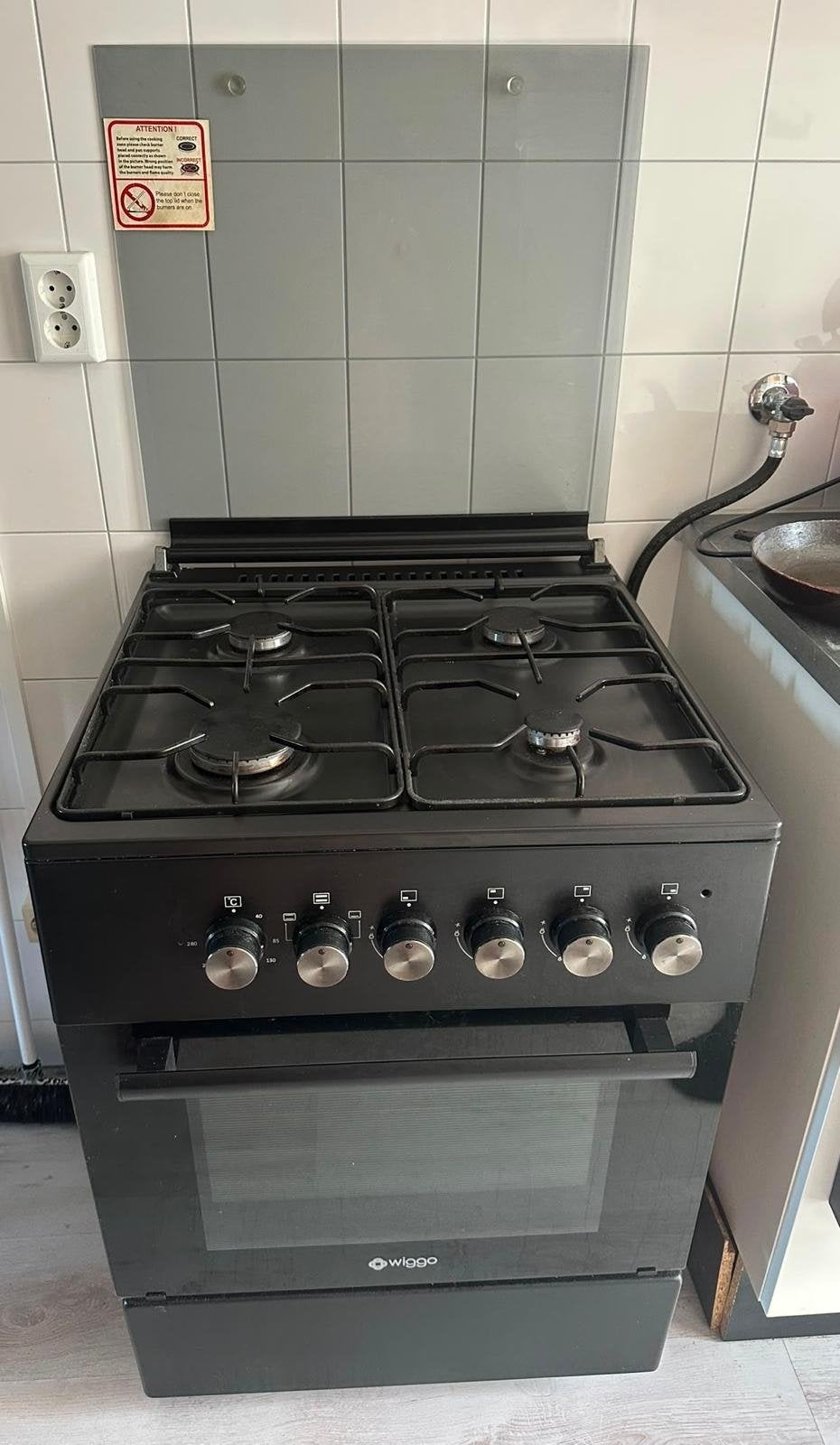 Wiggo Vrijstaand Gasfornuis met Oven - Zwart, Ophalen, Gebruikt, 60 cm of meer, 4 kookzones