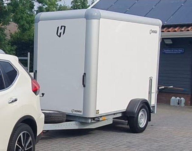 Te koop zeer nette henra gesloten aanhanger / aanhangwagens, Ophalen, Zo goed als nieuw