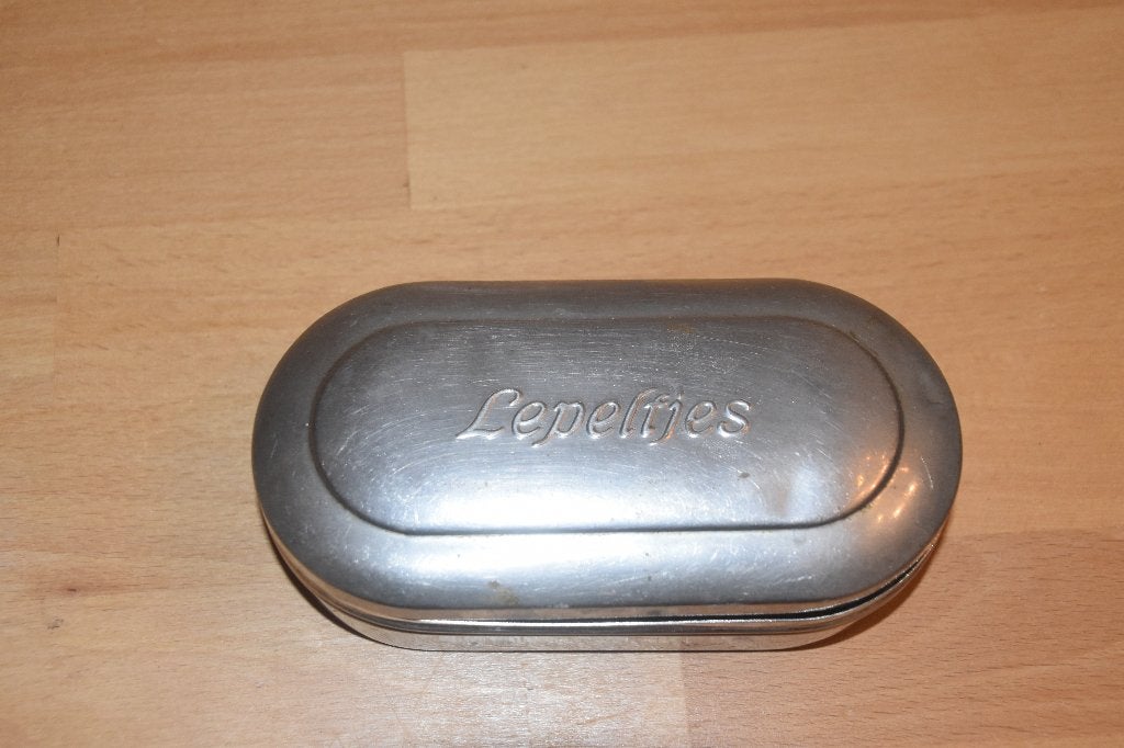 Thee lepel doosje, Ophalen