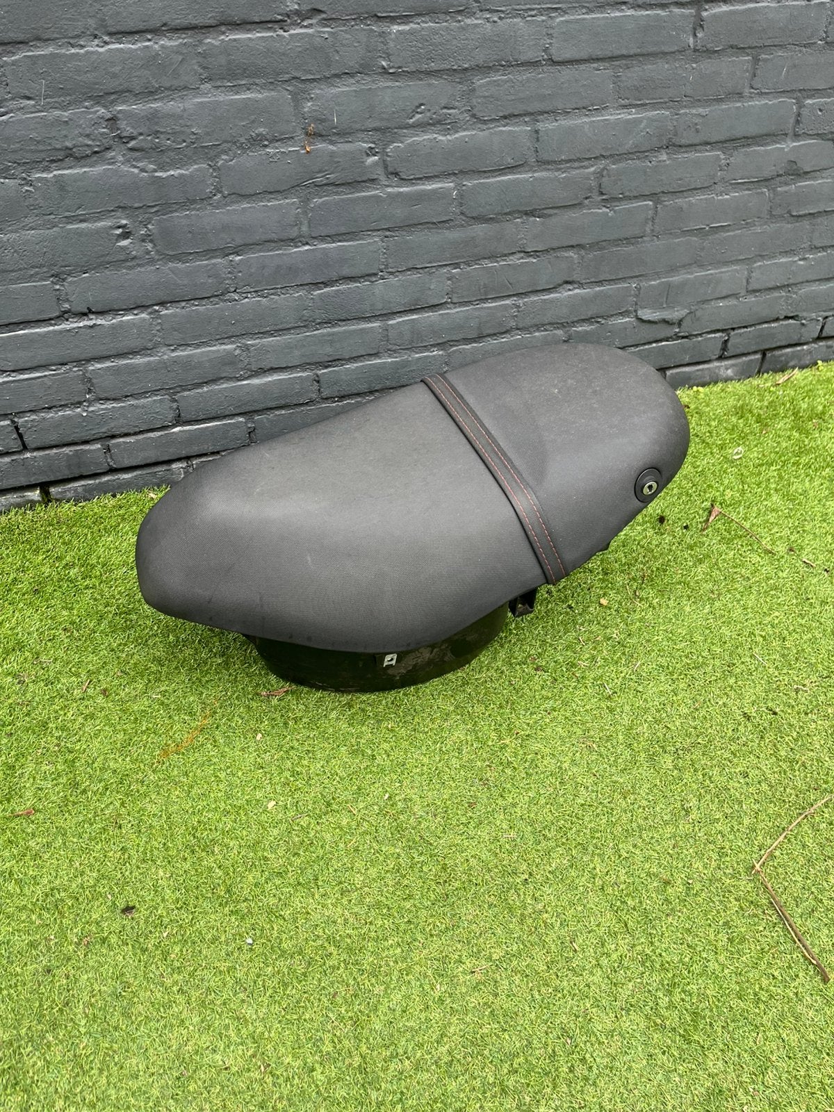 Piaggio zip zadel met buddybak, Ophalen, Zo goed als nieuw, Zadel, Piaggio