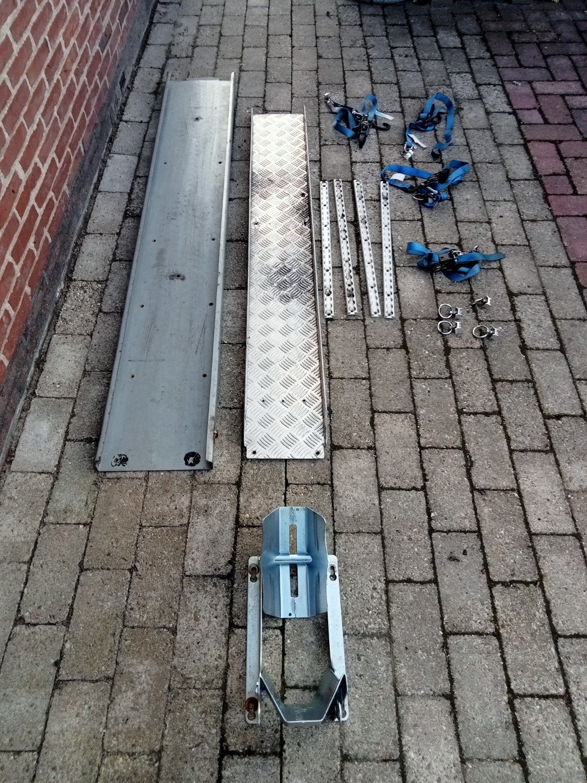 Oprijplaat, goot, inrijklem, spanbanden met rail, Ophalen