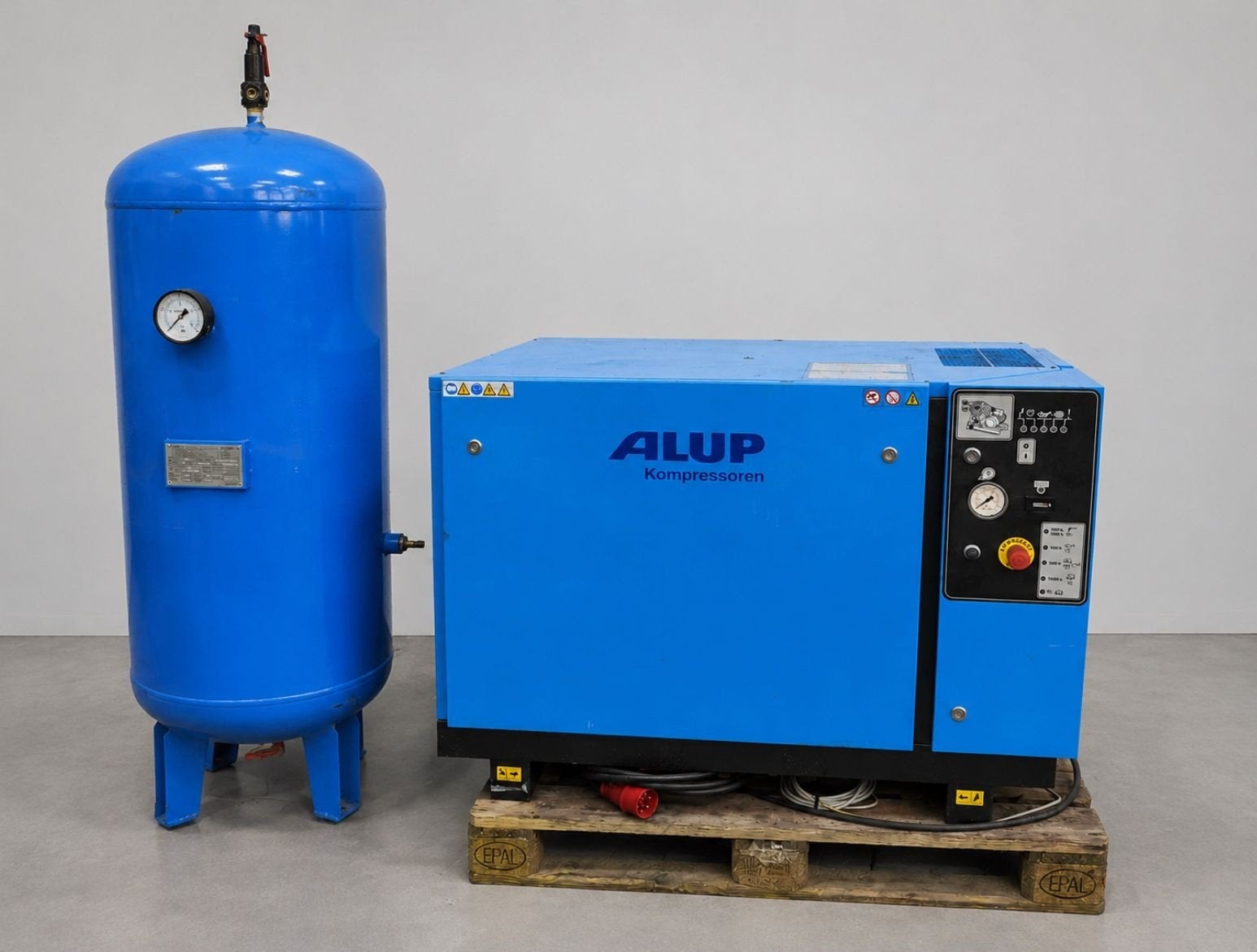 Alup zuigercompressor geluids arm 550 L/min, Doe-het-zelf en Verbouw, Compressors, Gebruikt, Geluidgedempt, 10 bar of meer, 100 liter of meer