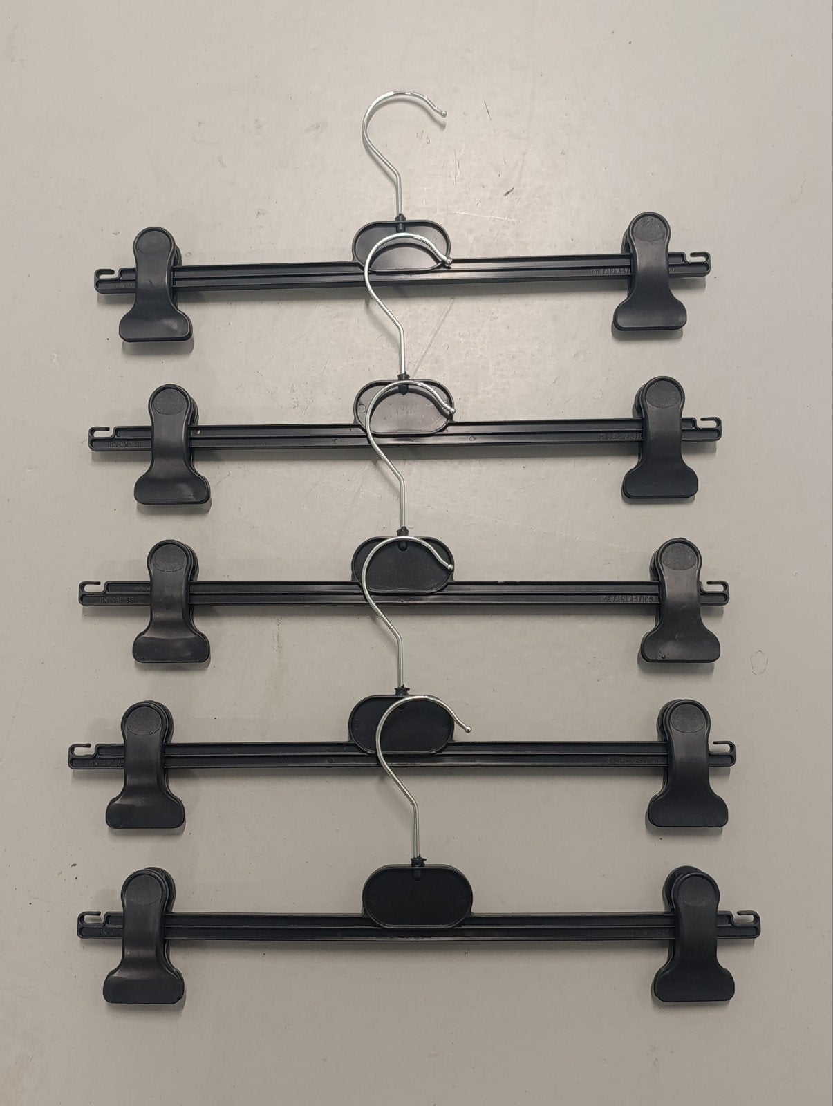 5x Kledinghangers met clips - Zwart - Geen schade, Ophalen of Verzenden, Zo goed als nieuw, Kunststof, Volwassenen