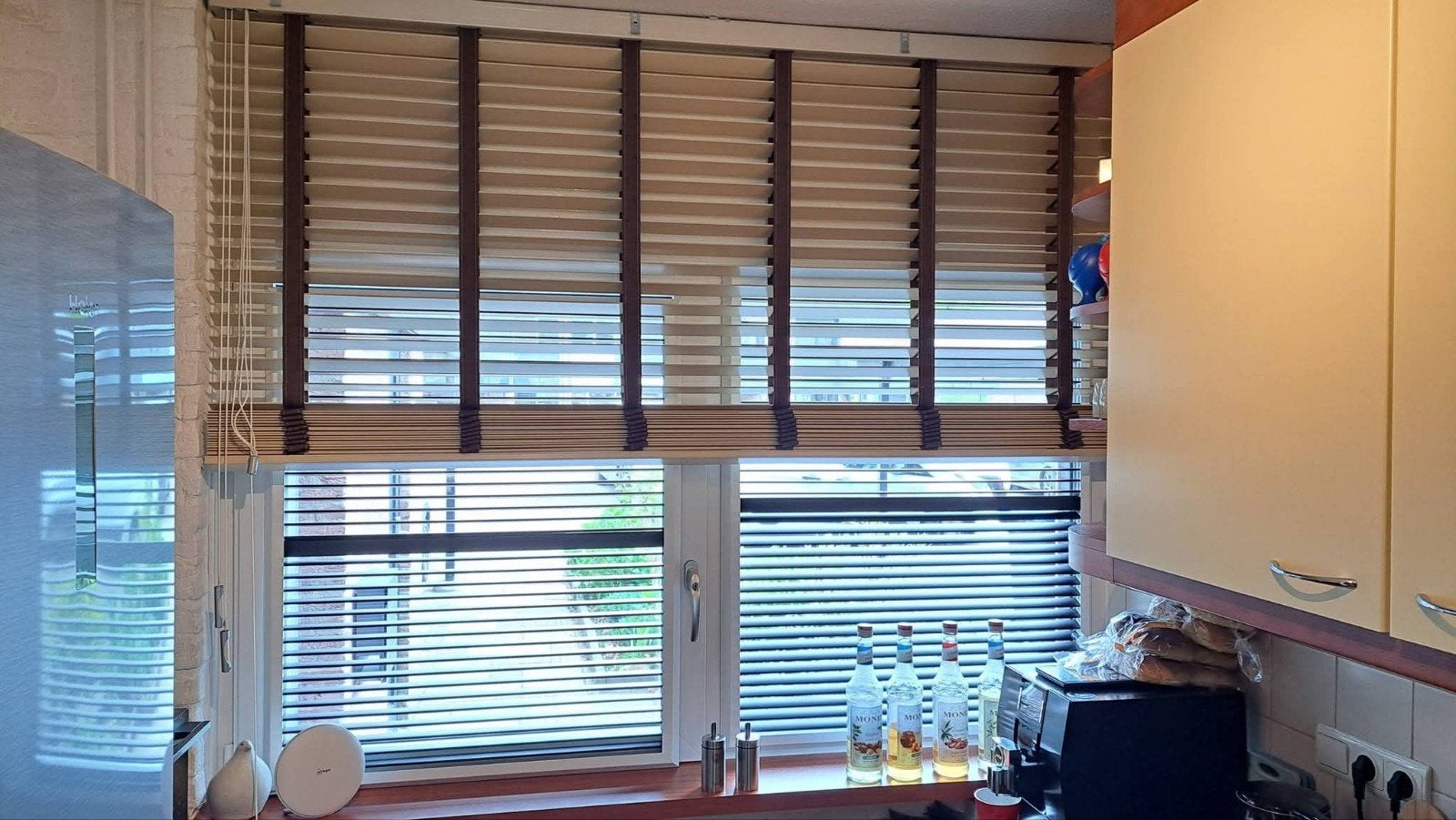 Luxaflex beige MDF jaloezie met bruine ladderband, Ophalen, Jaloezie, Zo goed als nieuw, Crème