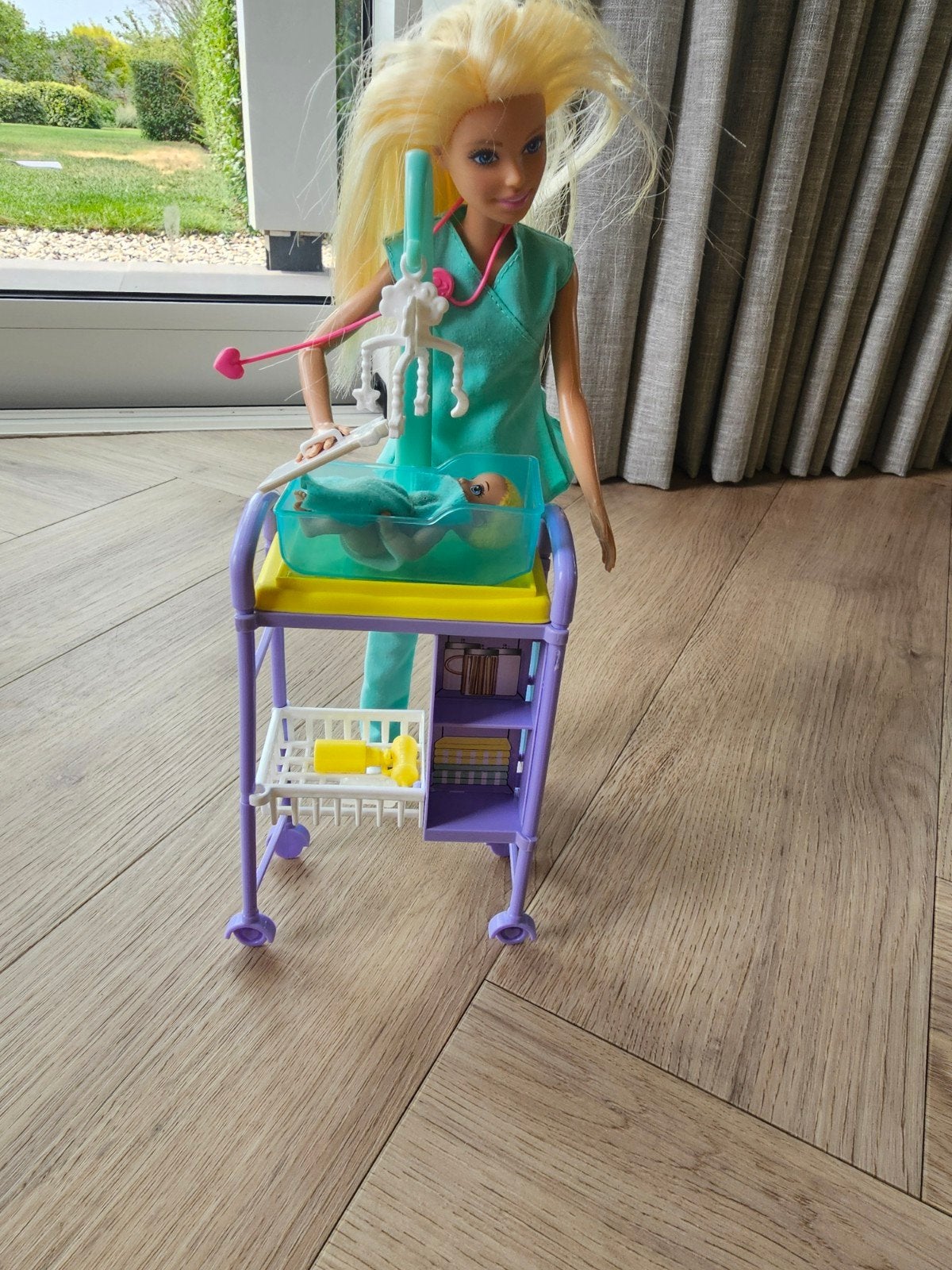 Barbie Dokter met Baby en Accessoires, Ophalen
