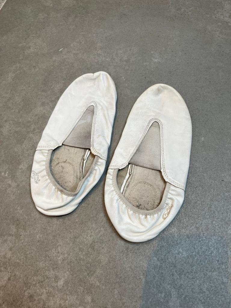Voltige / turn schoenen maat 40/41, Kleding | Dames, Maat 38/40 (M), Wit, Overige typen, Ophalen of Verzenden