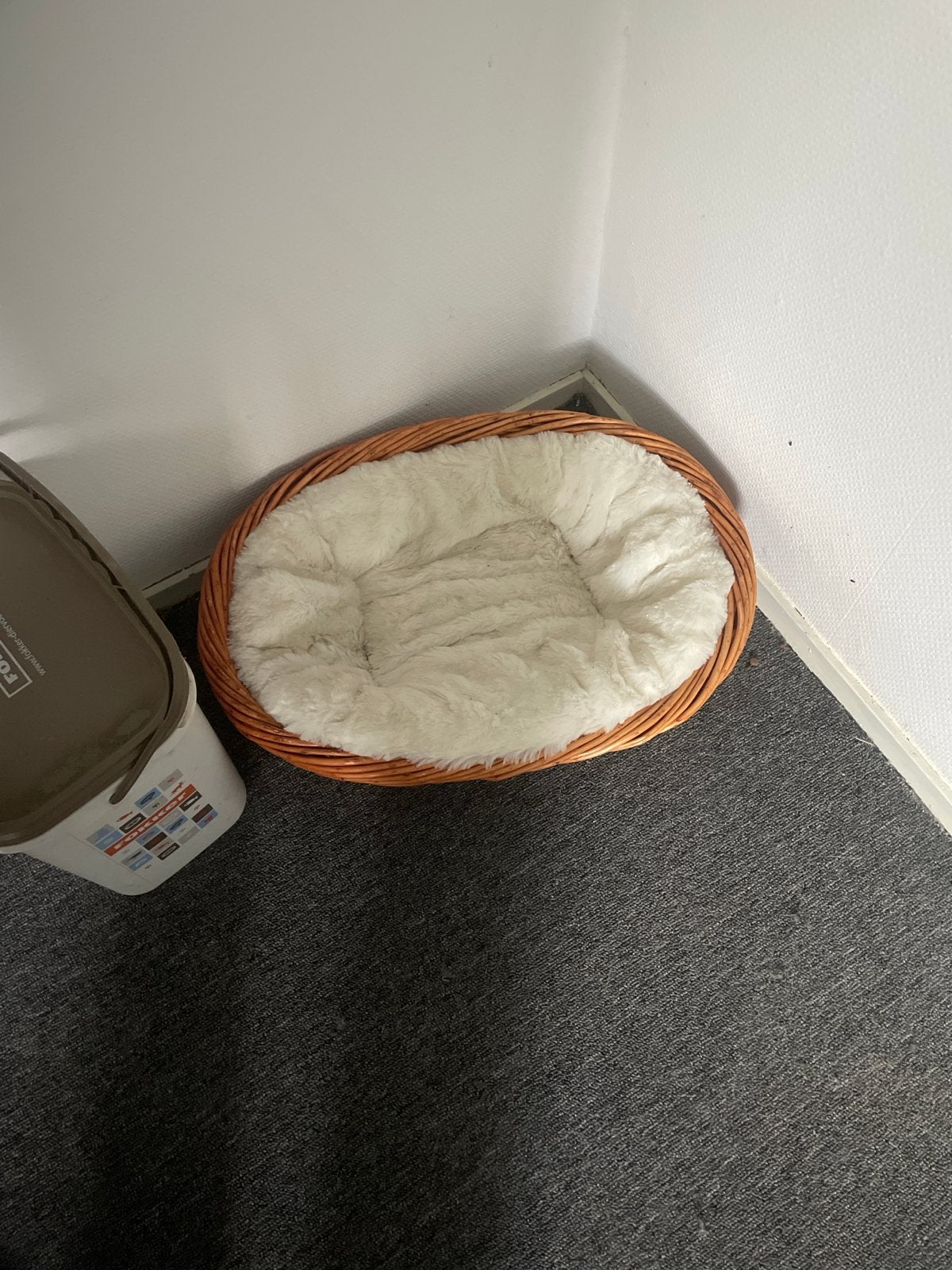 Kattenmandje, Ophalen
