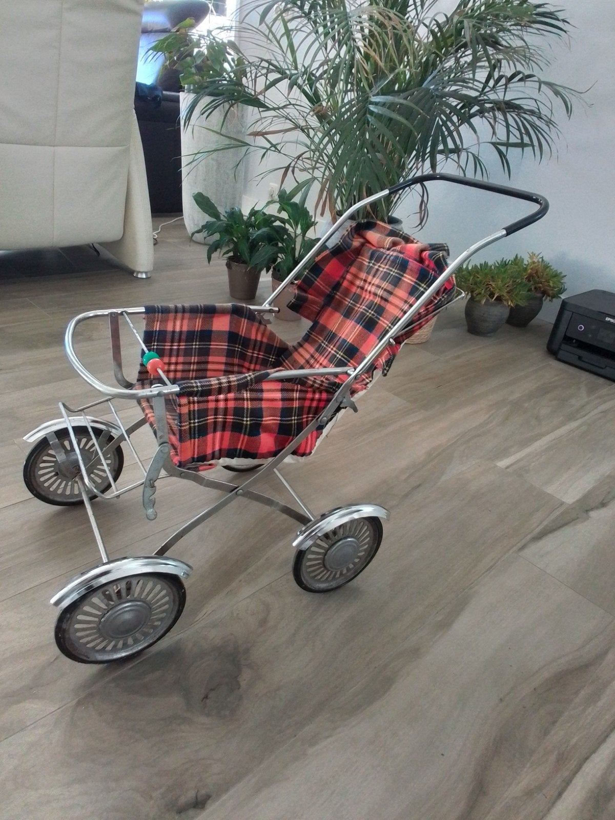 Vintage poppenwagen met ruitjespatroon, Ophalen