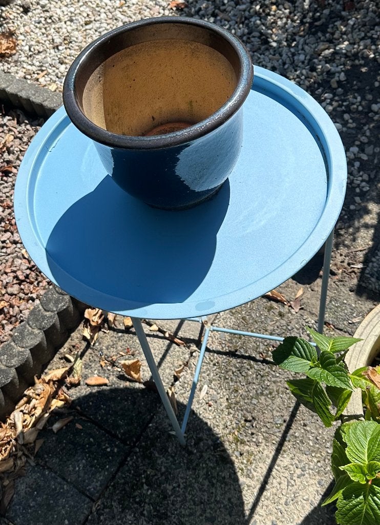 leuk grieks blauw bijzet / tuin /tafeltje, Huis en Inrichting, Tafels | Bijzettafels, Minder dan 55 cm, Gebruikt, Metaal of Aluminium