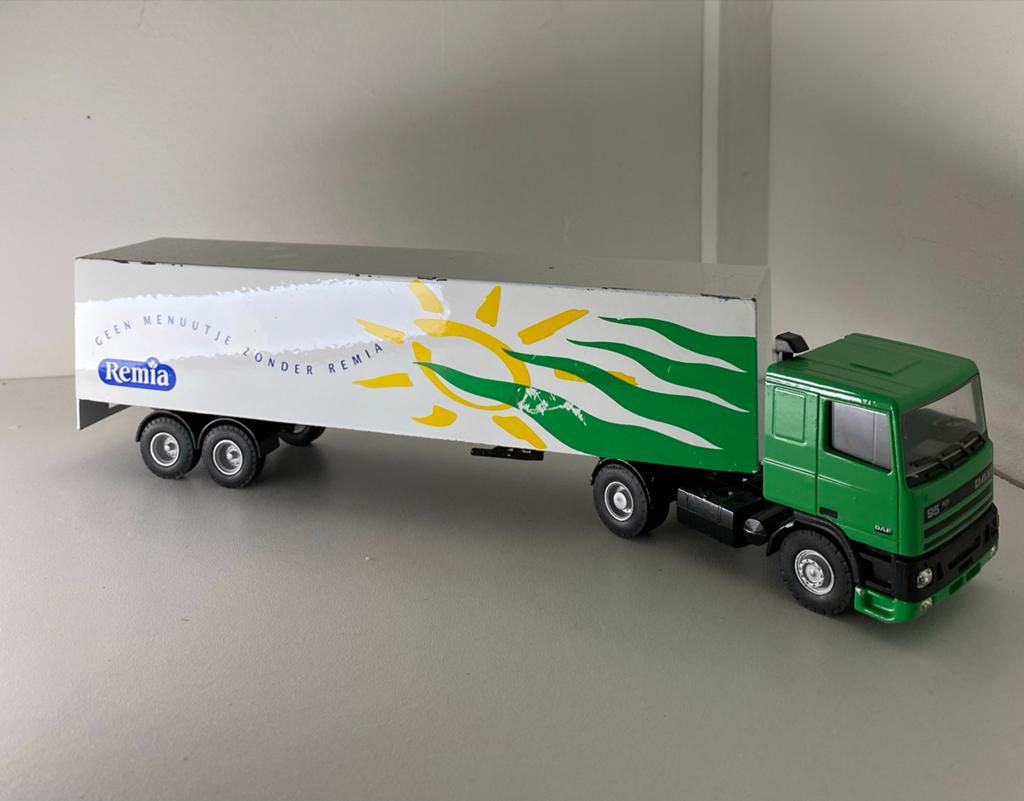 DAF vrachtwagen met Remia trailer schaalmodel, Ophalen of Verzenden, Gebruikt, Overige merken