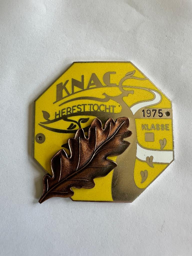 Mooi KNAC Herfsttocht 1975 embleem / badge. Tbv. uw oldtimer, Verzamelen, Ophalen of Verzenden, Gebruikt, Overige typen