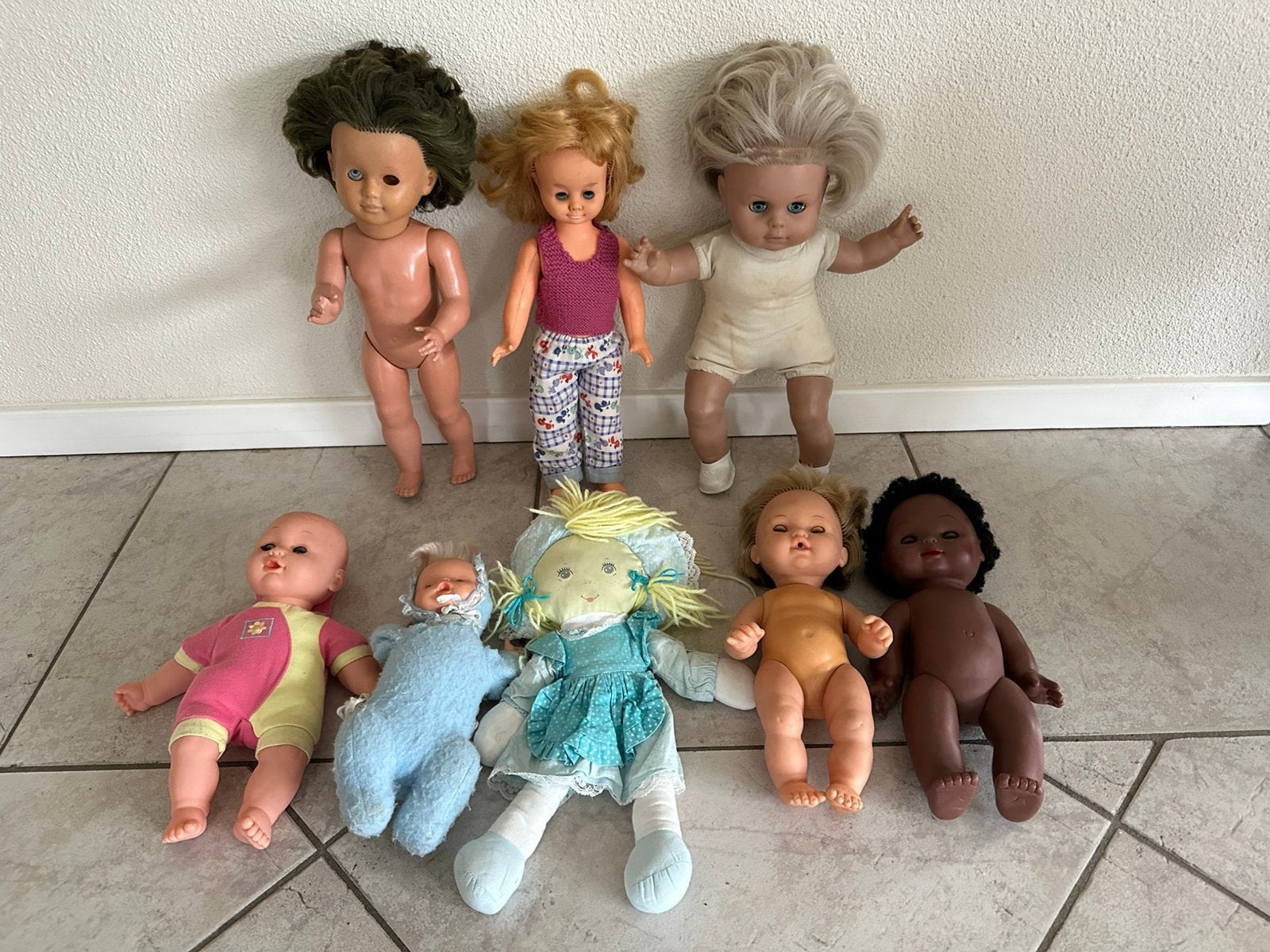 Poppen huilpop donkere pop zachte pop H23-39 enkele soorten, Kinderen en Baby's, Speelgoed | Poppen, Ophalen of Verzenden, Gebruikt