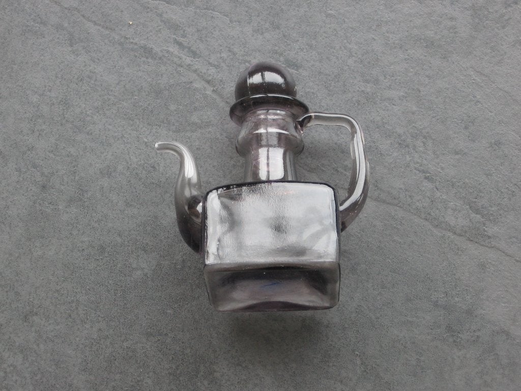 Licht paars vierkant olieflesje ongeveer 12 cm., Ophalen of Verzenden, Zo goed als nieuw