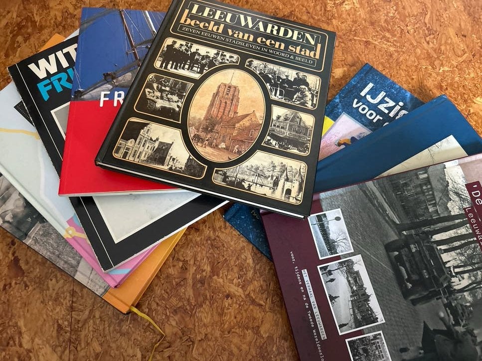 Diverse boeken over Friesland en Leeuwarden, Boeken, Ophalen of Verzenden, 20e eeuw of later, Gelezen