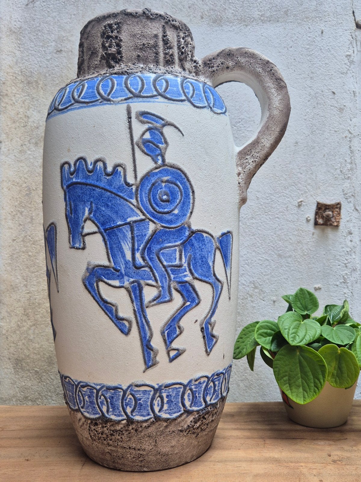 Vintage West Germany Keramiek Vaas met Ridder Decoratie, Ophalen of Verzenden