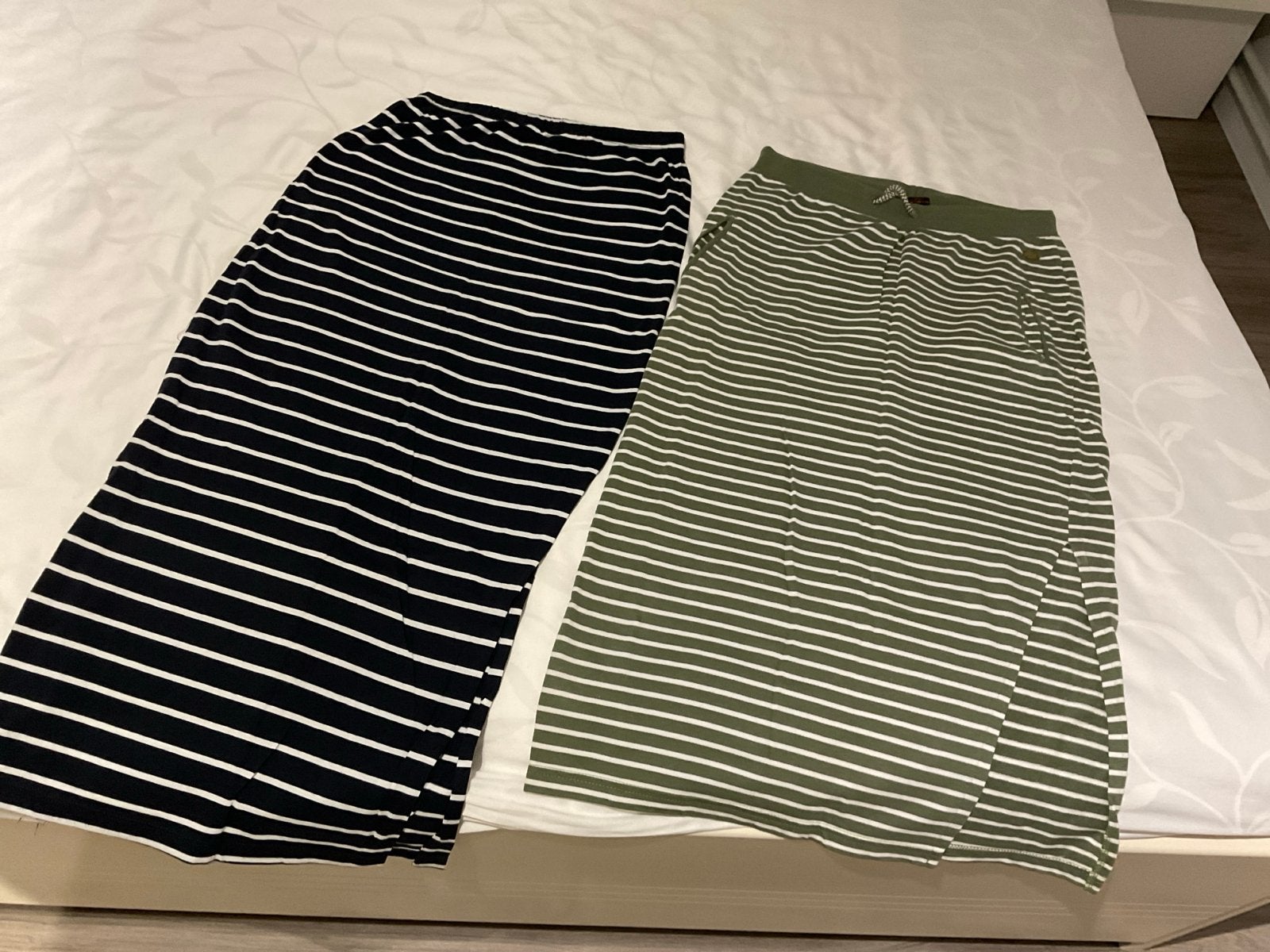 2 gestreepte half lange rokjes (groen S, blauw M), Maat 38/40 (M), Ophalen of Verzenden, Gedragen, Onder de knie