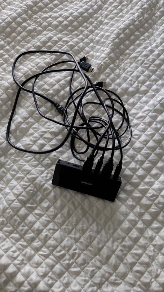 Somfon KVM Switch 2K met Toetsenbord en Muis USB, Computers en Software, Overige Computers en Software, Ophalen of Verzenden
