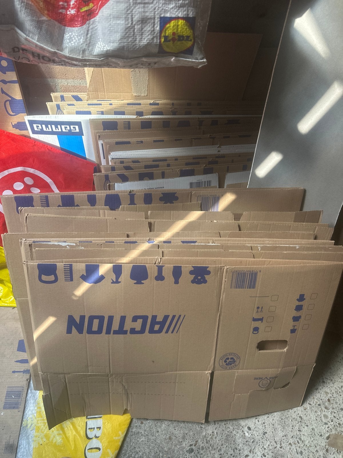 35 Verhuisdozen Action en Gamma, Doe-het-zelf en Verbouw, Kratten en Dozen, Ophalen, 40 tot 60 cm, Opvouwbaar, 50 tot 75 cm