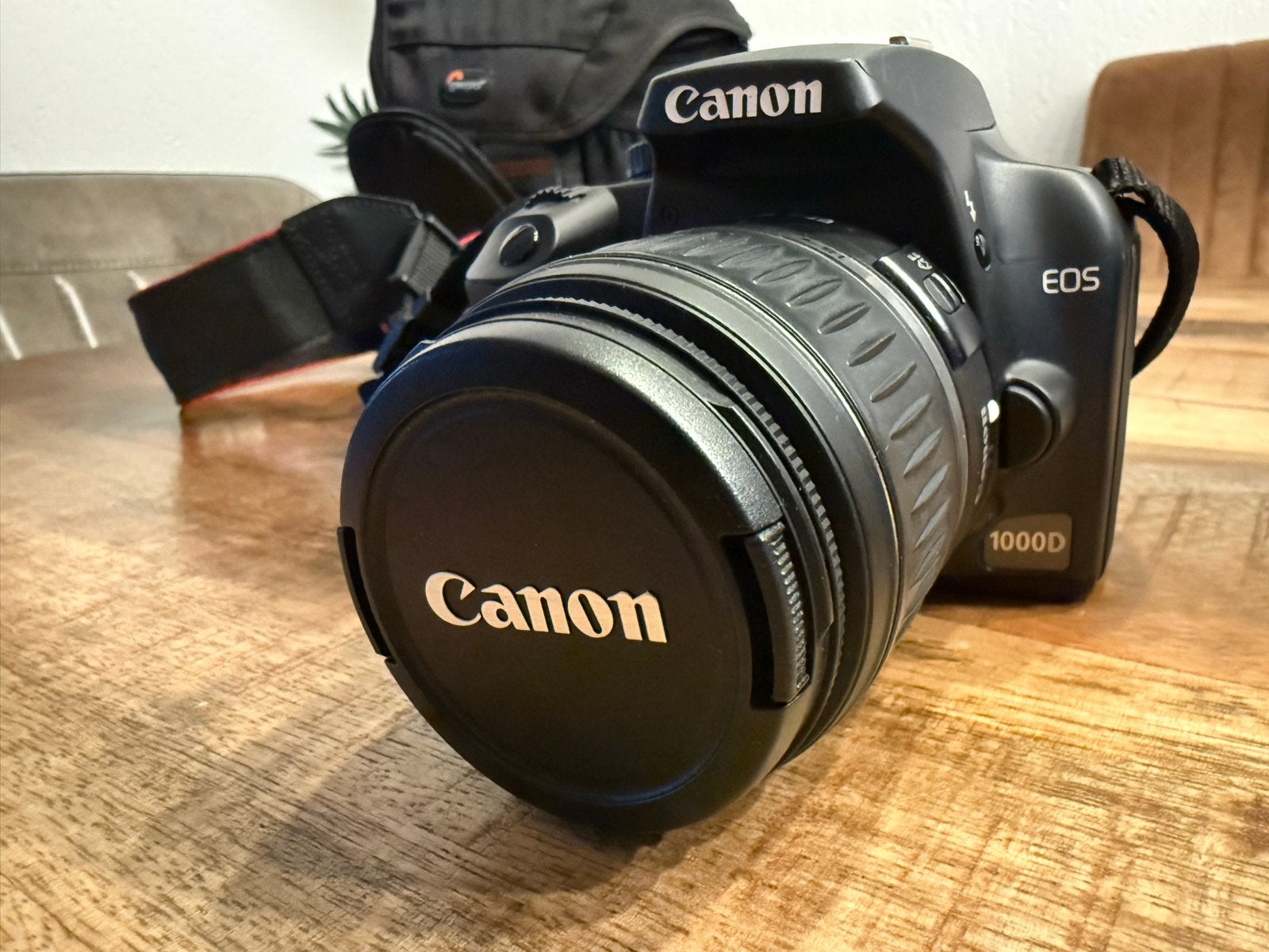 Canon EOS 1000D met 2 lenzen en Lowepro tas, Canon, Camera, Ophalen of Verzenden, Gebruikt