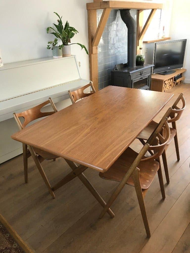 Wegner Tuck tafel Carl Hansen CH29 Sawbuck stoel Deens ', Bruin, Ophalen of Verzenden, Zo goed als nieuw, Nvt