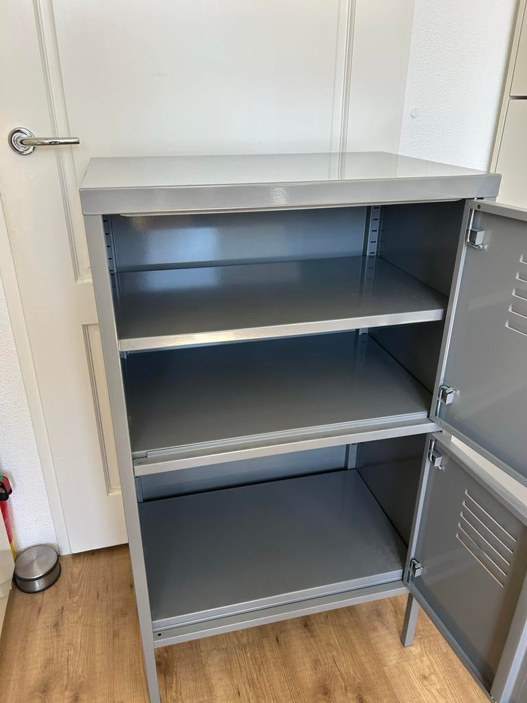 Ikea PS locker kast zilver met slot en sleutel, Huis en Inrichting, Ophalen, Gebruikt