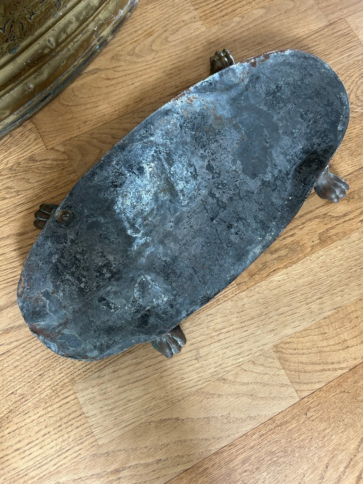Antieke koperen kolenkit met reliëfdecoratie, Antiek en Kunst, Ophalen, Koper