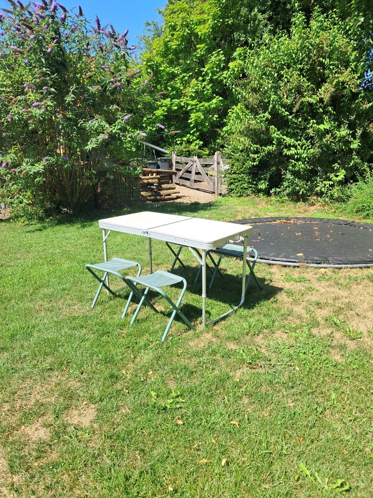 Handige uitvouwbare campingtafel met krukjes, Ophalen of Verzenden, Gebruikt