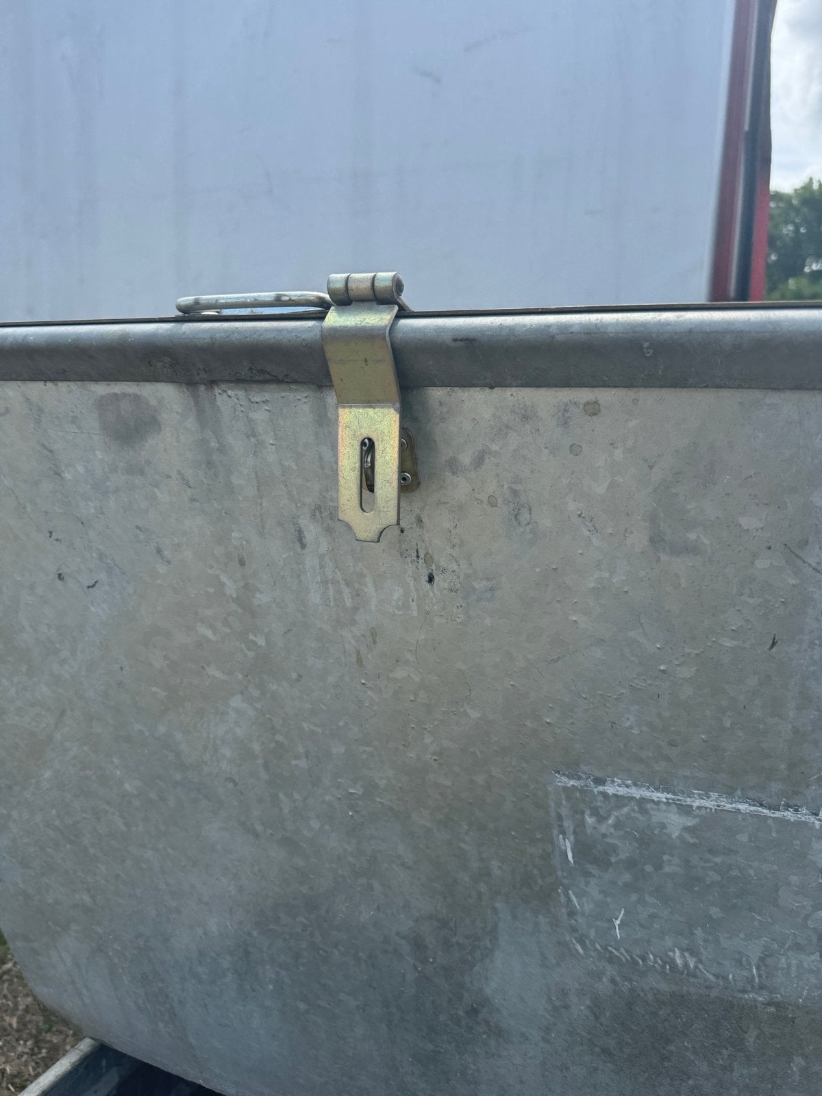 Bauer stapelbare kiepbakken (2 stuks) - 2000 kg draagkracht, Ophalen