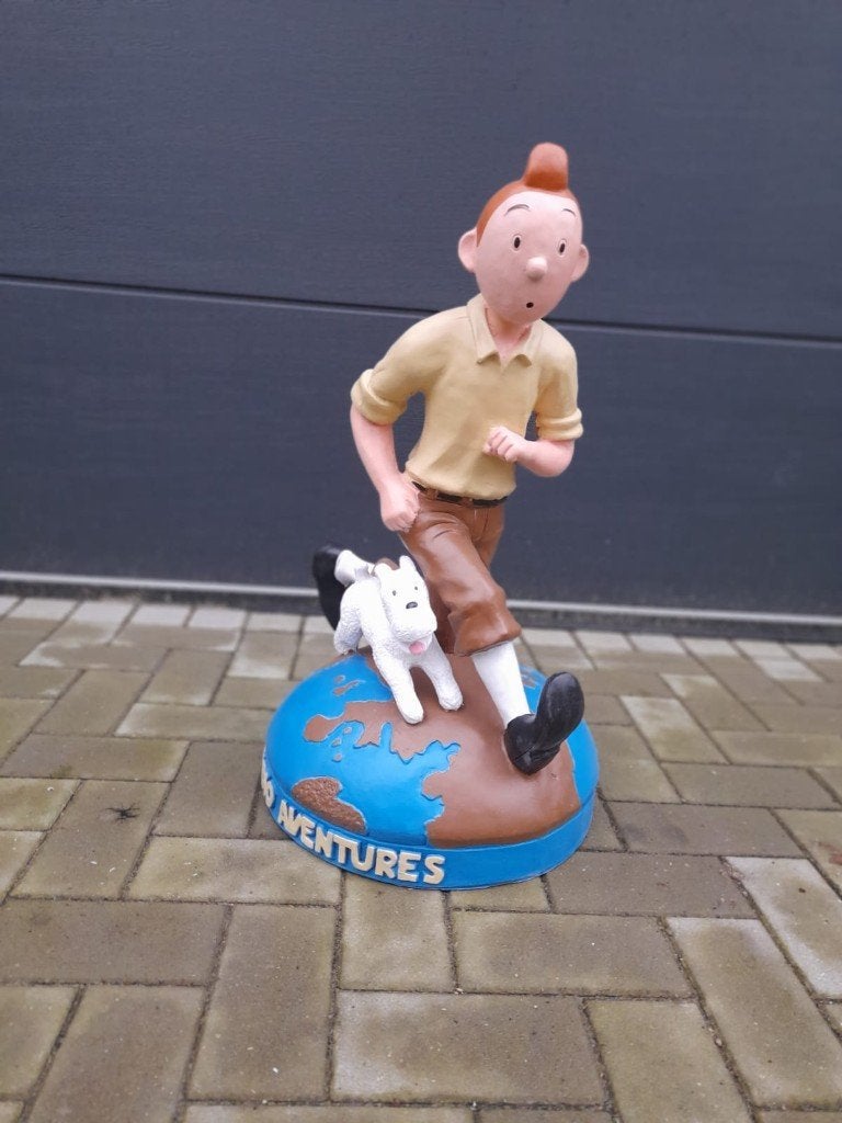 kuifje op wereldbol.  80 cm., Verzamelen, Beelden en Beeldjes, Ophalen, Zo goed als nieuw, Overige typen