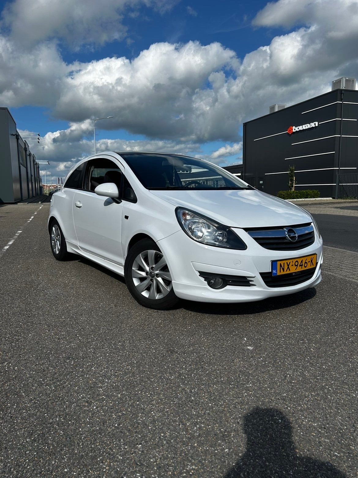 Opel Corsa 1.2 16V 3D 2011 Wit, Voorwielaandrijving, 450 kg, 40 €/maand, Zwart