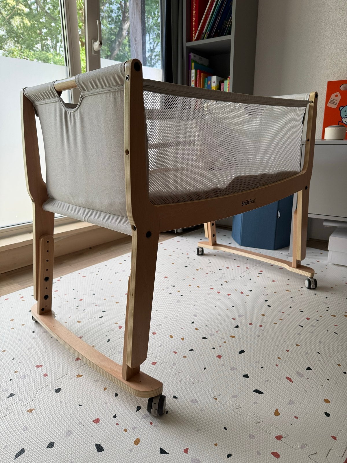 SnuzPod Co-Sleeper / Wieg - Zo goed als nieuw, 70 tot 85 cm, Zo goed als nieuw, Lattenbodem, 140 tot 160 cm