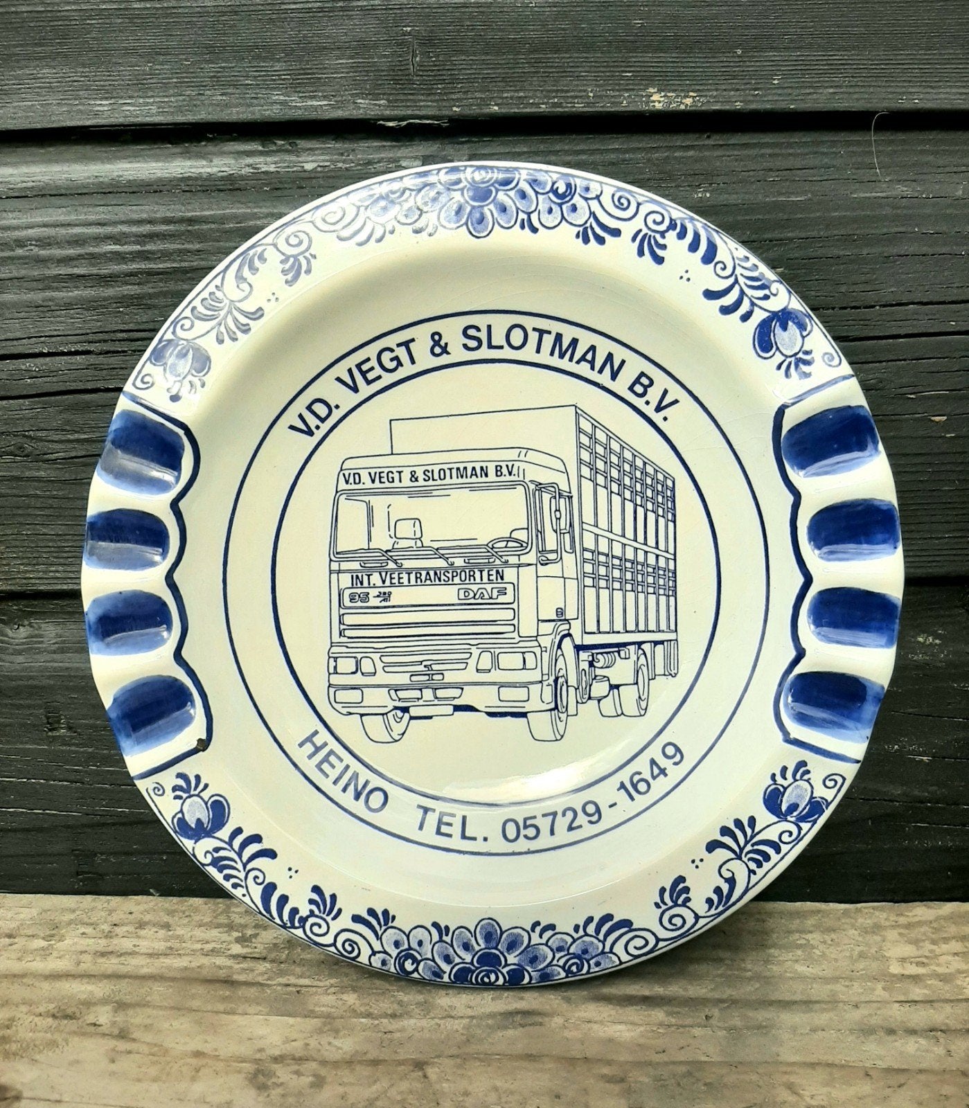 Delfts Blauw Asbak - (V.D. Vegt & Slotman te Heino / DAF), Ophalen of Verzenden, Gebruikt, Asbak