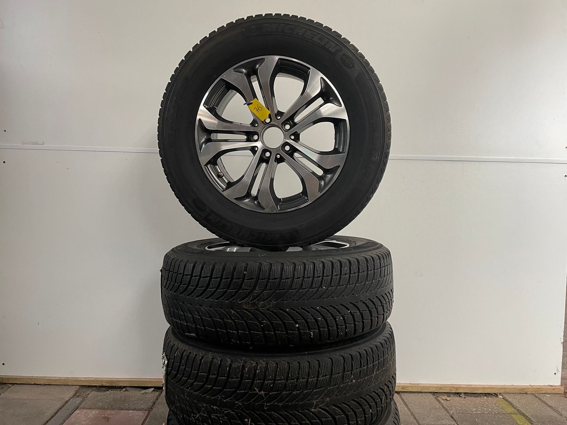 Mercedes GLC winterbanden Michlin 235/65 R17 104H, Gebruikt, -, -, Banden en Velgen