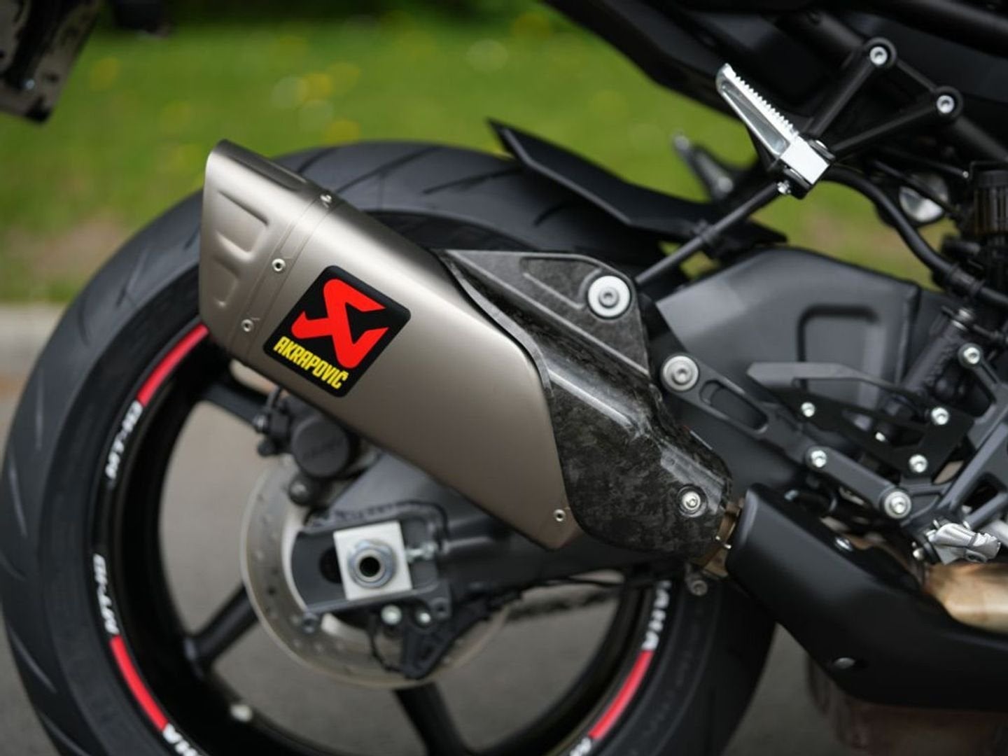 Yamaha MT 10 | Black on Black | Akrapovic ! (bj 2022) 13,370, 4 cilinders, Motorrijbewijs A, Bedrijf, Onbekend