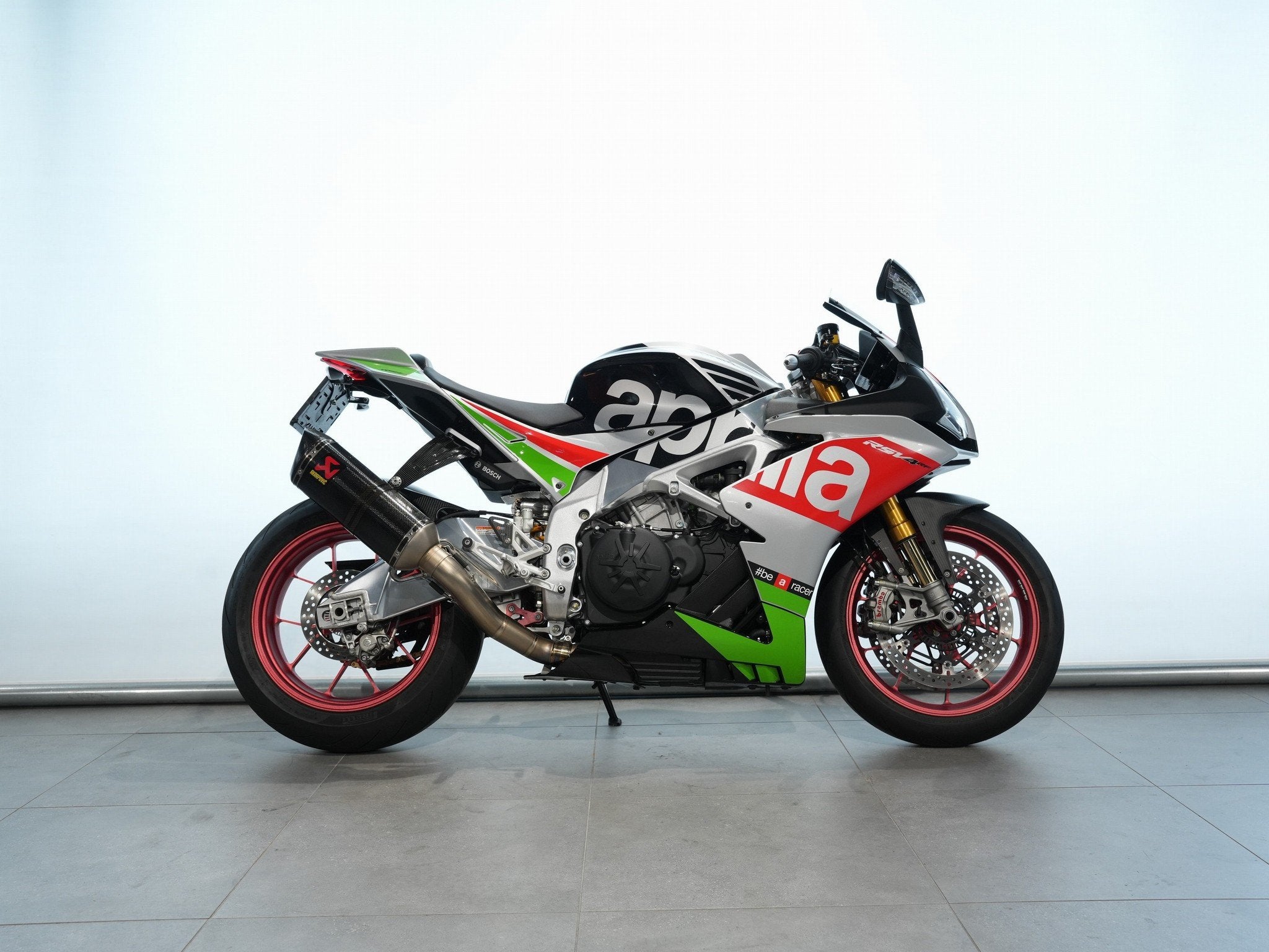 Aprilia RSV 4 RF (bj 2018), Info@piaggio.com, Bedrijf, Super Sport, Meer dan 35 kW