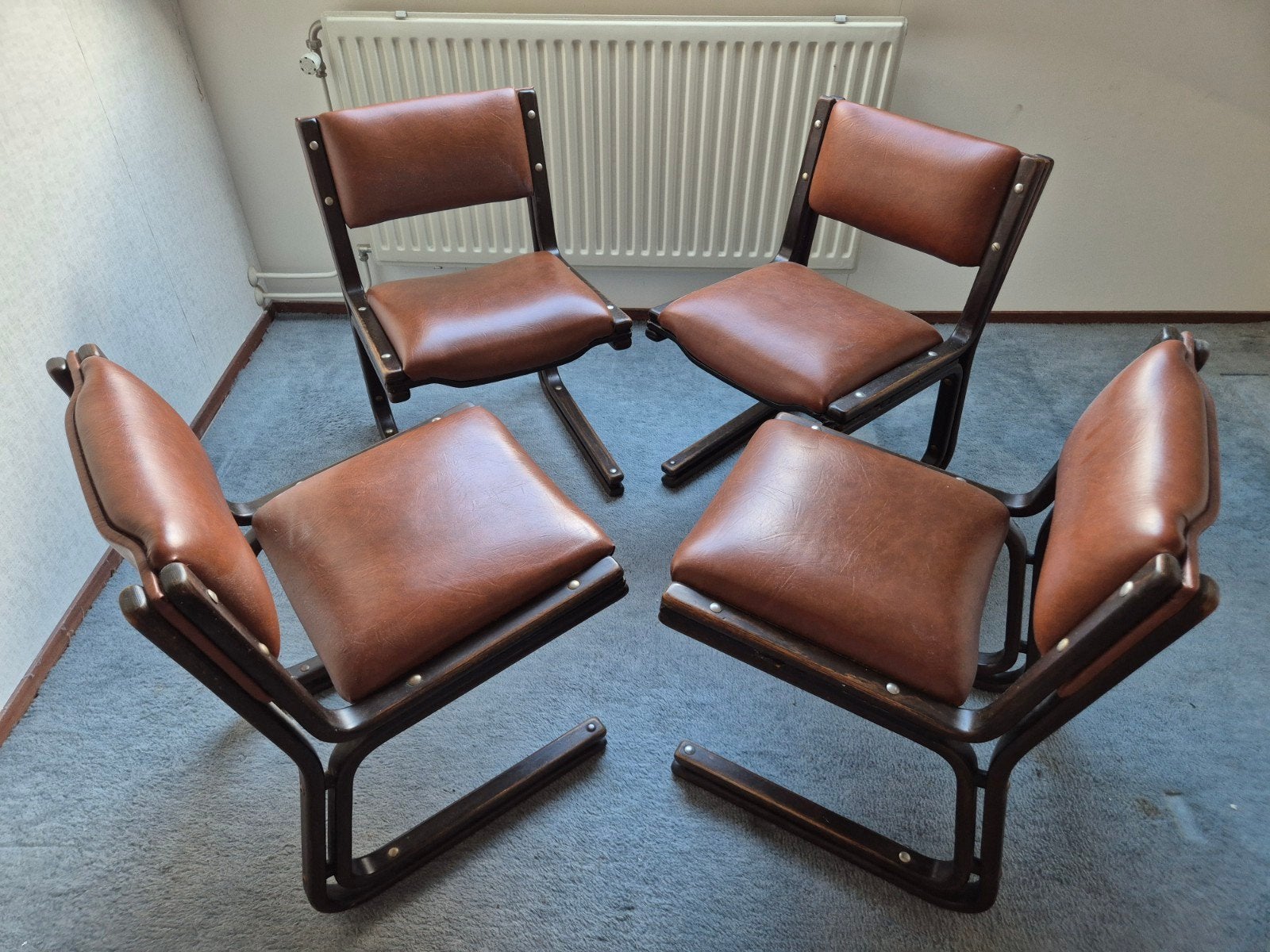 Unieke kans! Set van 4 vintage design sledestoelen jaren 70, Ophalen, Gebruikt, Bruin, Leer