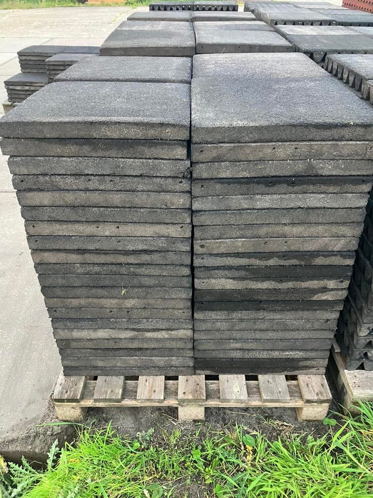 240 vochtdoorlatende zwarte rubberen tegels 50x50x5cm, Tuin en Terras, Tegels en Klinkers, Ophalen, Gebruikt, Q, Overige typen